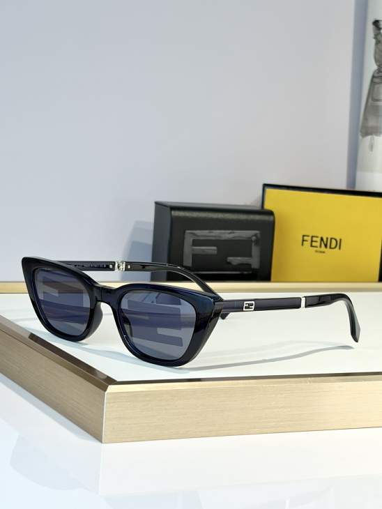 Picture of Fendi Sunglasses _SKUfw79721876fw
